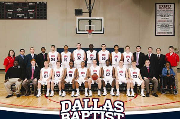 Visita Dénia el equipo de Basketball de Dallas Baptist University - TV Denia