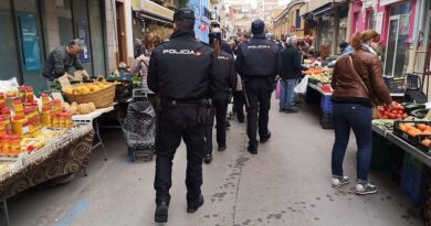 La Policía Nacional de Dénia aumentará su presencia en las zonas de compras para garantizar un “comercio seguro” La Policía Nacional de Dénia aumentará su presencia en las zonas de compras para garantizar un “comercio seguro”