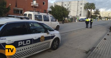 La Policía Local de Dénia intensifica el control del cumplimiento de las medidas COVID-19 vigentes de cara al fin de semana La Policía Local de Dénia intensifica el control del cumplimiento de las medidas COVID-19 vigentes de cara al fin de semana