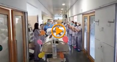 Al ritmo de una marcha cristiana sale de la UCI el último paciente con COVID-19 en el Hospital de Dénia Al ritmo de una marcha cristiana sale de la UCI el último paciente con COVID-19 en el Hospital de Dénia