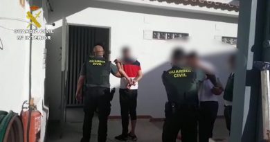 La Guardia Civil detiene en Benidorm a una banda especializada en robar dentro de vehículos en campos de golf, entre ellos el de La Sella La Guardia Civil detiene en Benidorm a una banda especializada en robar dentro de vehículos en campos de golf, entre ellos el de La Sella