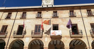 El Ajuntament de Dénia ilumina su fachada de naranja con motivo del Día del TDAH en España El Ajuntament de Dénia ilumina su fachada de naranja con motivo del Día del TDAH en España