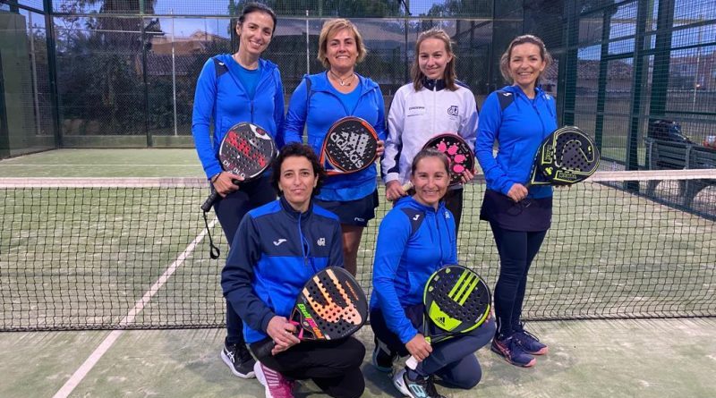 Las chicas del equipo de pádel del Club de Tenis Dénia vencen al Calp Luxepadel
