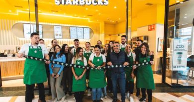 Starbucks recauda fondos para Aprosdeco en su inauguración en Portal de la Marina