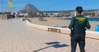 La Guardia Civil detiene en Jávea a dos personas por robar en viviendas con moradores