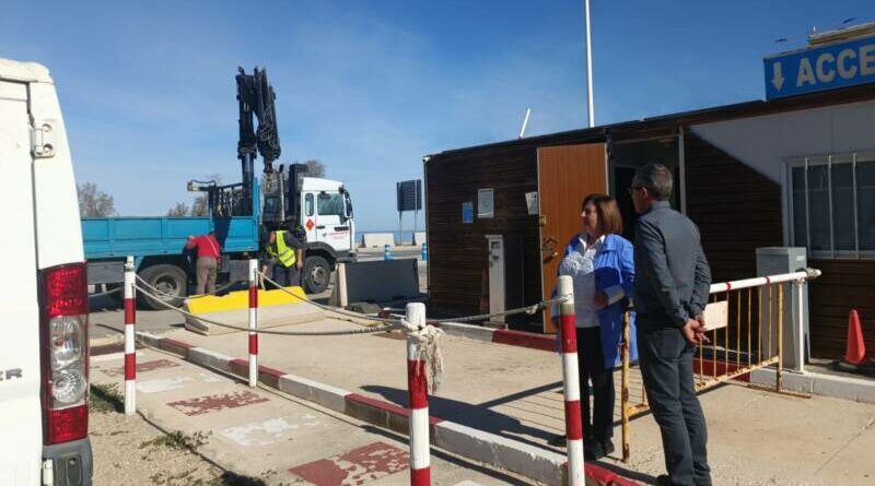 El parking cerrado del puerto de Dénia volverá abrir tras la gestión de la Comisionada del Puerto