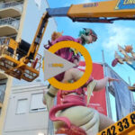 Últim dia de plantà de les falles a Dénia