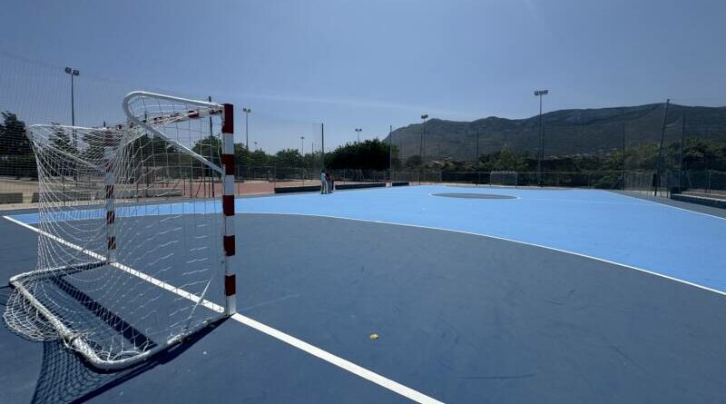 Dénia estrena la segunda pista de fútbol renovada y una cancha de baloncesto 3×3 de uso libre en Madrigueres