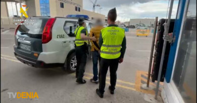 Hallados 20 kg de metanfetamina ocultos en una sofisticada trampilla en un vehículo en el puerto de Dénia Hallados 20 kg de metanfetamina ocultos en una sofisticada trampilla en un vehículo en el puerto de Dénia
