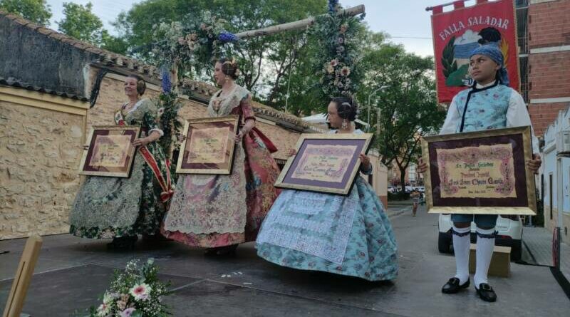 La Falla Saladar celebra el nomenament dels càrrecs de la falla