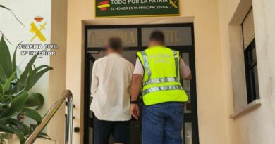 Un detenido en Calpe por sustraer una treintena de placas de matriculas