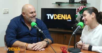 Félix Redondo(Vox) El regalo a los portavoces viene en forma de libro