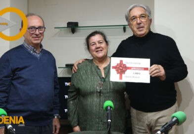 APROSDECO recibe una ayuda de 1.000 euros de la venta del libro de Pablo Segarra APROSDECO recibe una ayuda de 1.000 euros de la venta del libro de Pablo Segarra