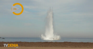 Detonan una bomba encontrada en la playa de Dénia