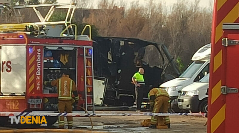 Incendio de una autocaravana en Dénia