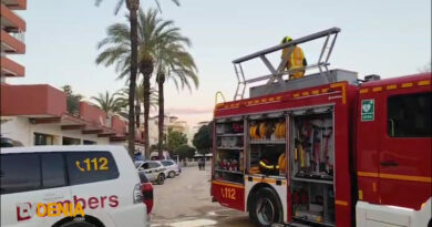 Banderas a media asta y un minuto de silencio en Xàbia