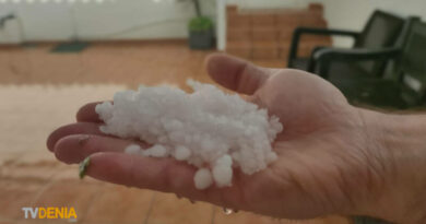 El granizo sorprende en Dénia El granizo sorprende en Dénia