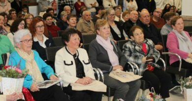 Benitatxell dignifica la resiliencia de sus mujeres y su memoria oral con el estreno del documental ‘Memoria Viva II’