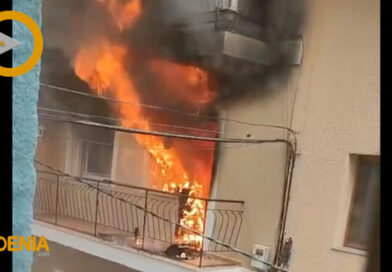 Incendio en una vivienda de Dénia obliga a desalojar un edificio en la calle Pare Pere Incendio en una vivienda de Dénia obliga a desalojar un edificio en la calle Pare Pere