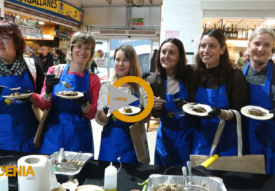 Homenaje a periodistas y amas de casa en el Mercado Municipal con motivo del 8M
