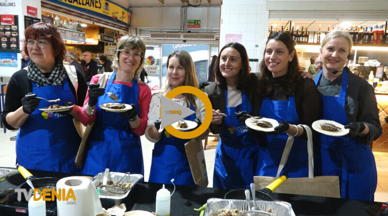 Homenaje a periodistas y amas de casa en el Mercado Municipal con motivo del 8M