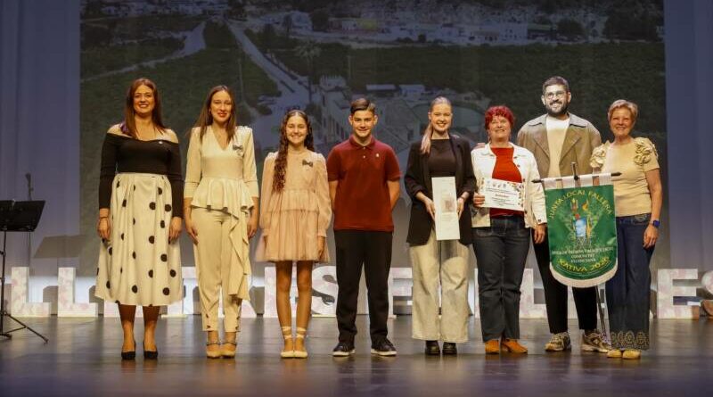 El llibret “Amors” de la Falla Saladar, reconegut com el millor dissenyat de les Falles 2026