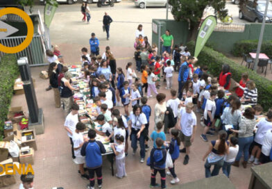 La UNED Dénia consolida en 2026 el éxito de la campaña solidaria “1 libro x 1 kilo”