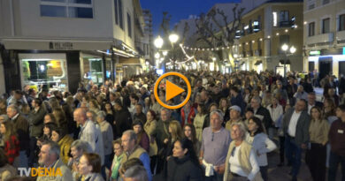 Gran afluencia de público y participantes en la Procesión del Viernes Santo en Dénia – Vídeo Gran afluencia de público y participantes en la Procesión del Viernes Santo en Dénia – Vídeo
