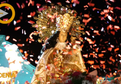 Devoción en la procesión Mare de Déu dels Desemparats