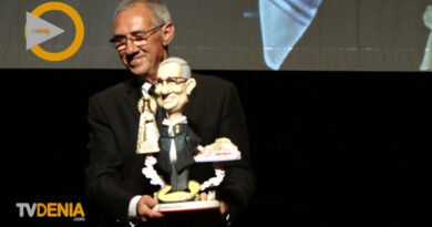 Paco Arnau recibe un sentido homenaje como Hijo Predilecto de Dénia