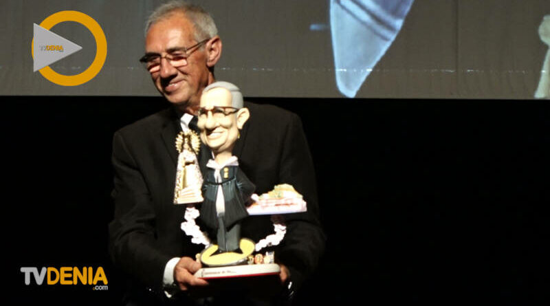 Paco Arnau recibe un sentido homenaje como Hijo Predilecto de Dénia
