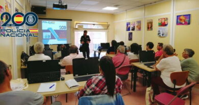 La Policía Nacional refuerza la prevención de fraudes digitales entre las personas mayores con jornadas formativas