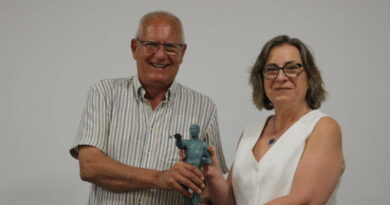 Pedalear por la educación permanente: Iolanda Corella recoge el Premio Ciudad de Dénia