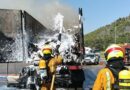 Arde la carga de un camión en la N-332 a la entrada de Pedreguer