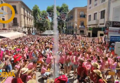 Arrancan las Fiestas de Dénia con un multitudinario Chupinazo que llenó el centro de la ciudad Arrancan las Fiestas de Dénia con un multitudinario Chupinazo que llenó el centro de la ciudad