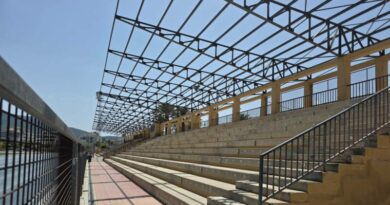 Dénia reabre el graderío de la pista de atletismo después de la retirada de la antigua cubierta del Polideportivo Municipal Dénia reabre el graderío de la pista de atletismo después de la retirada de la antigua cubierta del Polideportivo Municipal