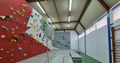 El rocódromo de Dénia estrena espacio propio para ampliar horarios y facilitar la práctica de la escalada El rocódromo de Dénia estrena espacio propio para ampliar horarios y facilitar la práctica de la escalada