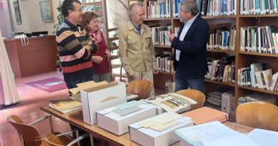 Nuevos documentos, fotografías y planos del puerto de Dénia ingresan en el Archivo Municipal gracias a Juan Ferrer Marsal Nuevos documentos, fotografías y planos del puerto de Dénia ingresan en el Archivo Municipal gracias a Juan Ferrer Marsal